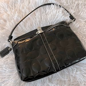 COACH patent leather over sized wristlet/clutch🐳silver hardware